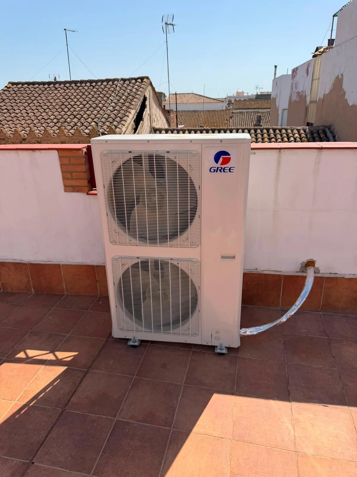 Unidad exterior Gree instalada