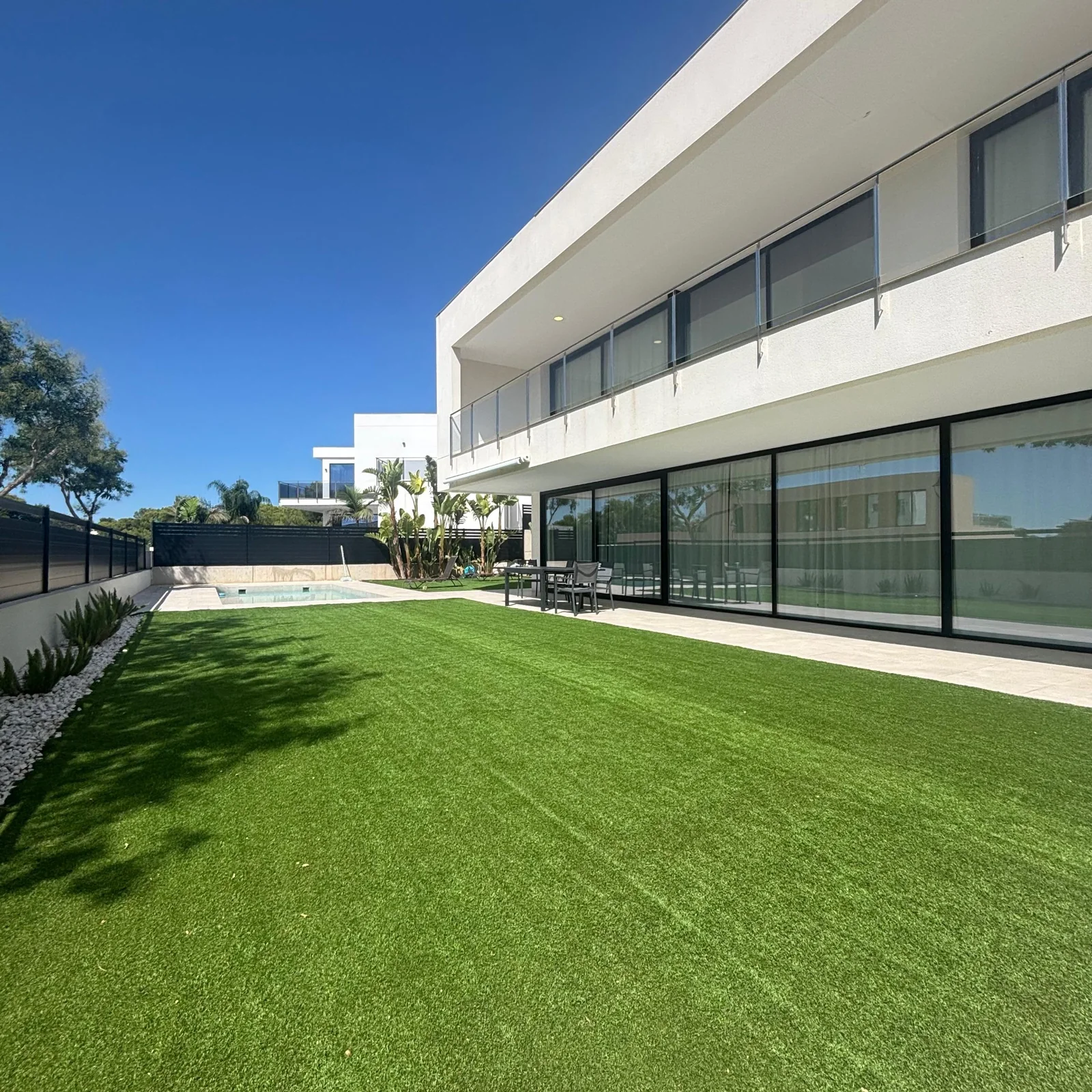 Vivienda unifamiliar adecuada para un proyecto de aerotermia